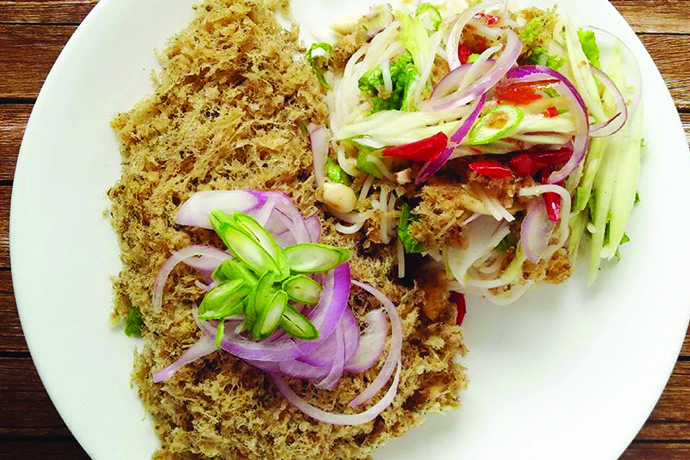 Rice vermicelli salad with Roza crispy tuna | Hi-Q Food Products Co., Ltd.